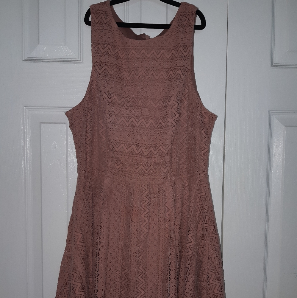 Dusty Rose Lace Pattern Dress M-L fitting Monteau Los Angeles Dress